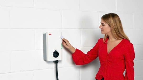 ⁦עמדת טעינה מנוהלת ABB Tarra 4G -22KW⁩ – תמונה ⁦2⁩